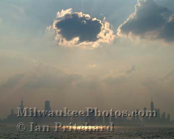 Photograph of Chicgo Skyline from www.MilwaukeePhotos.com (C) Ian Pritchard