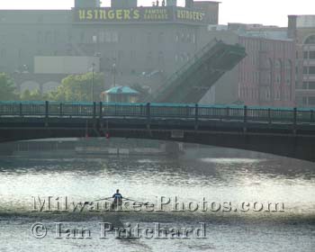 Photograph of Sculler from www.MilwaukeePhotos.com (C) Ian Pritchard