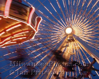 Photograph of Swing Ride from www.MilwaukeePhotos.com (C) Ian Pritchard