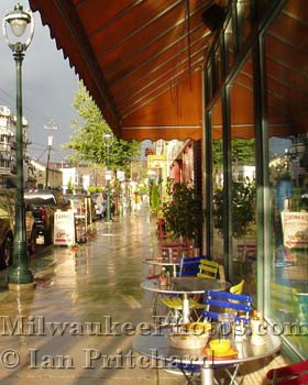 Photograph of Wet Brady Street from www.MilwaukeePhotos.com (C) Ian Pritchard